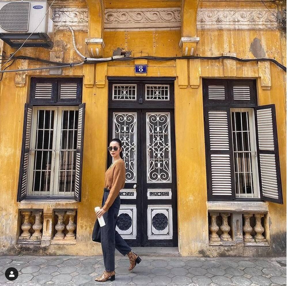 Tăng Thanh Hà diện cây đen đi làm, xài lại giày cũ vẫn cực sành điệu-2