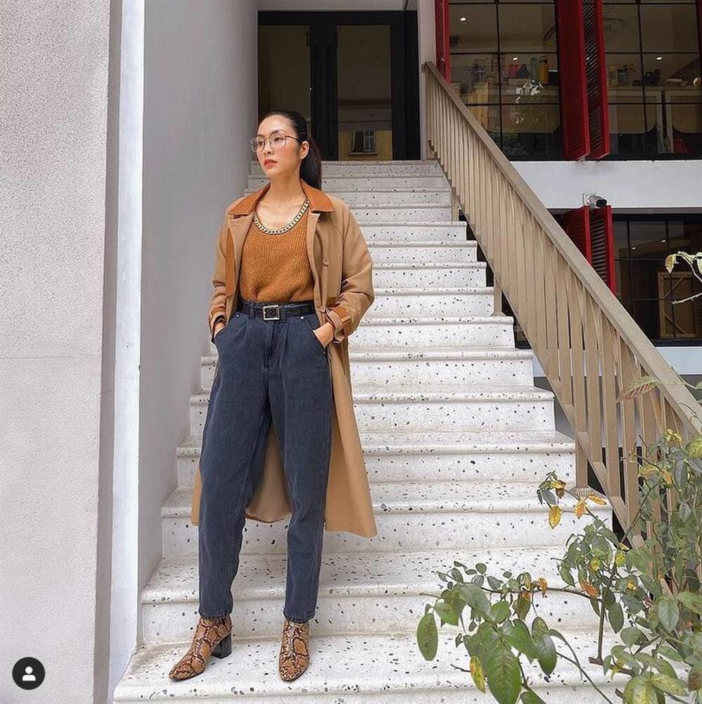 Tăng Thanh Hà diện cây đen đi làm, xài lại giày cũ vẫn cực sành điệu-3