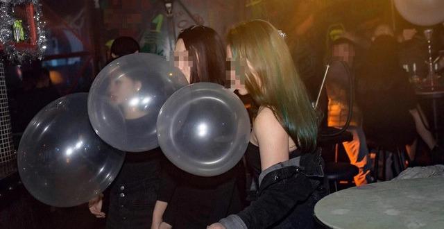 Cô gái 20 tuổi bị tổn thương não và tủy sống sau khi hít bóng cười-1