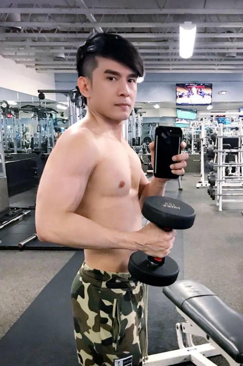 Xịt máu mũi trước body đỉnh chóp của Đan Trường ở tuổi U50-4