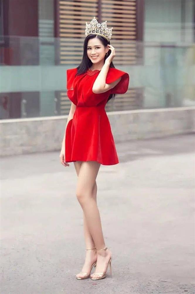 Đỗ Thị Hà phục thù cực đỉnh kiểu váy từng để lộ bụng mỡ-7