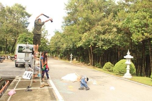 Phía sau một bức ảnh cưới long lanh là cả ekip uốn éo dàn dựng tới vẹo người-2