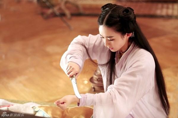 Hút máu độc trong phim Hoa ngữ: cảnh như phim đam mỹ, cảnh bị nhà đài cắt thẳng tay-4