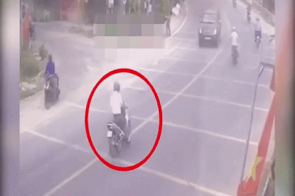 Clip: Kinh hoàng khoảnh khắc ô tô 4 chỗ lấn làn, gây tai nạn liên hoàn tại Lâm Đồng-1