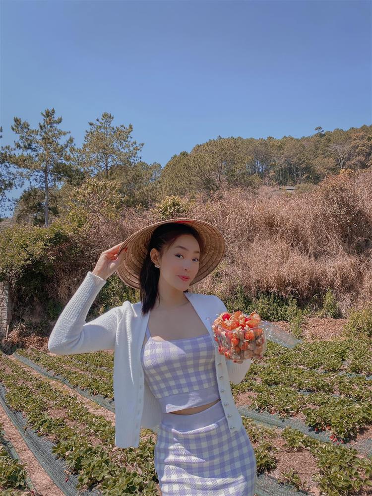 Minh Hằng đụng hàng Thanh Hằng set đồ bình dân, ai mặc đẹp hơn?-2