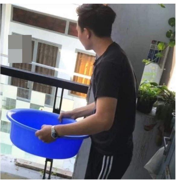 Thanh niên đổ nguyên chậu nước vào dàn phụ dâu gây phẫn nộ-2