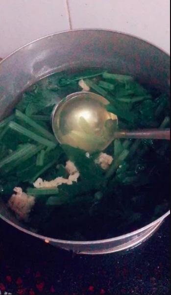 Tưởng nồi canh ngon lành cành đào, cô gái bỗng phát hiện ra chuyện khó tin trong sọt rác-2