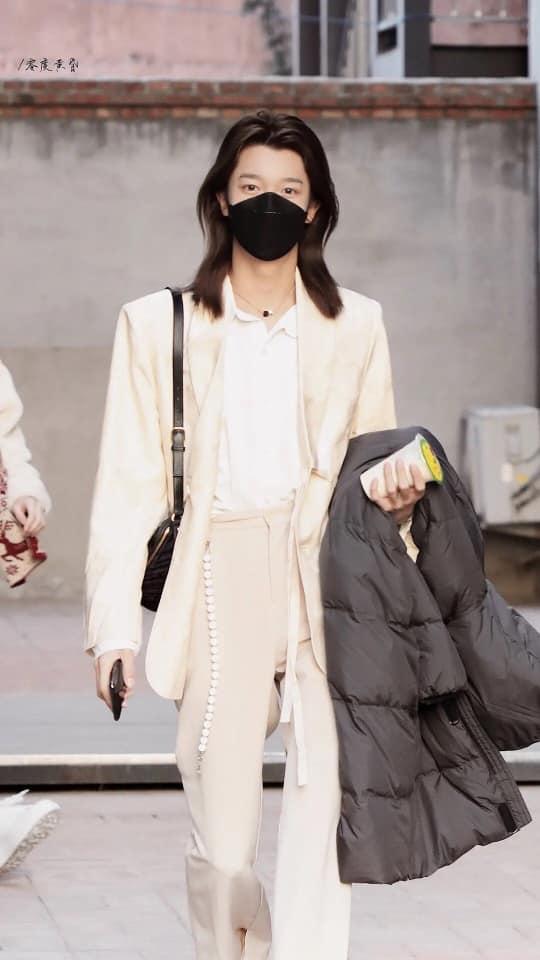 Thí sinh Thanh xuân có bạn lên đồ đi làm như trình diễn thời trang gây sốt-2