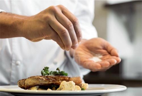 Những sai lầm nguy hiểm khi ăn mì chính, chị em nào cũng mắc phải-4