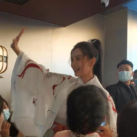 Angela Baby tổ chức sinh nhật, có con trai nhưng không có Huỳnh Hiểu Minh-6