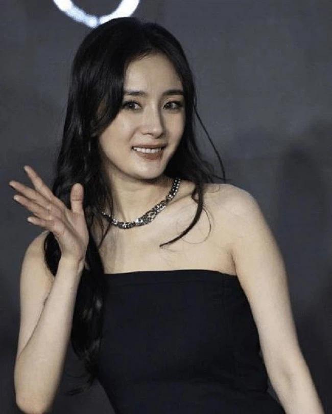 Dương Mịch gây bất ngờ với hình ảnh xuống sắc và tăng cân thấy rõ-1