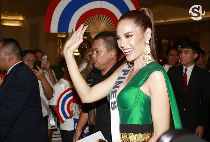 Trang phục xuất trận Miss Grand của Ngọc Thảo bị soi giống Catriona Gray-10