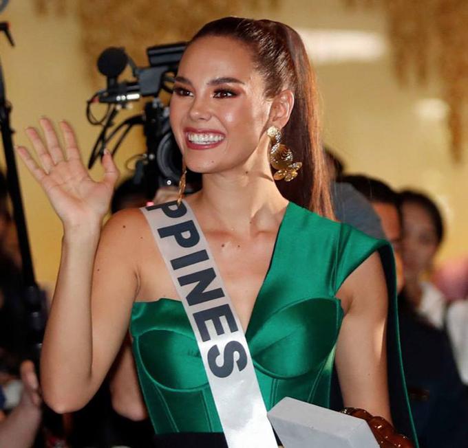 Trang phục xuất trận Miss Grand của Ngọc Thảo bị soi giống Catriona Gray-11