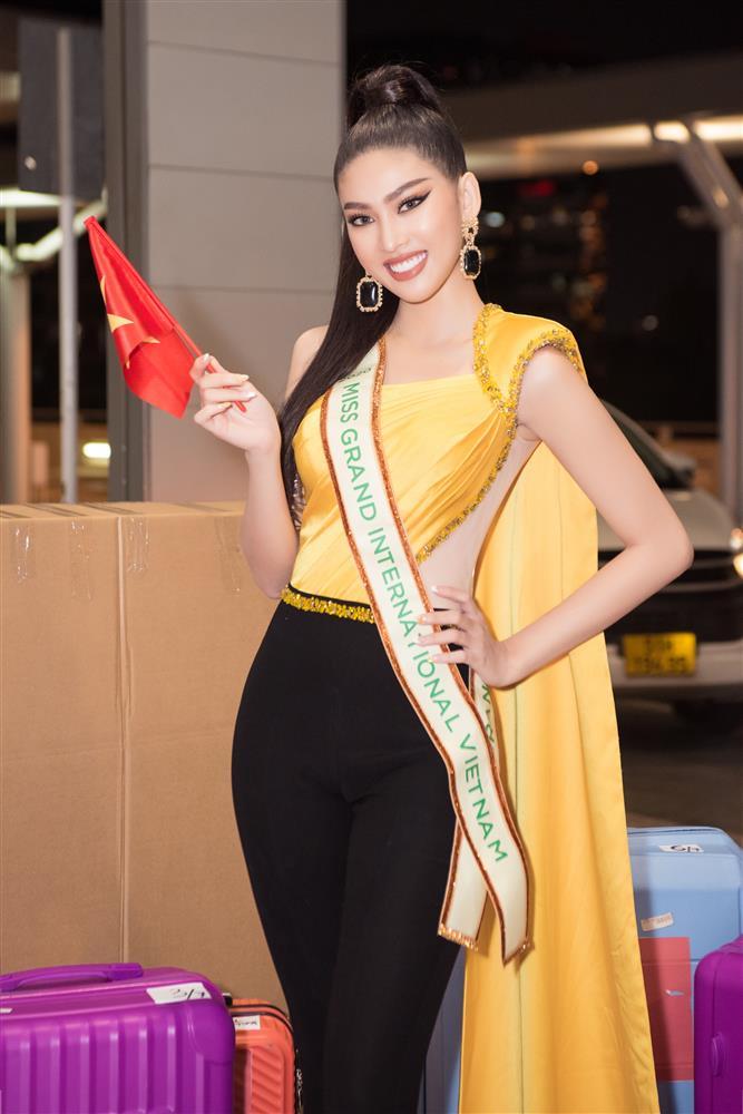 Trang phục xuất trận Miss Grand của Ngọc Thảo bị soi giống Catriona Gray-2