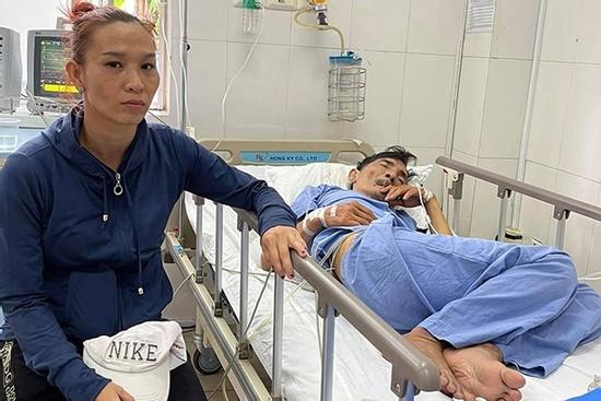 Vợ Thương Tín: 'Anh đòi ra viện vì không có tiền'