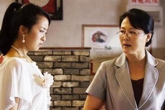 Chàng rể đòi tiền mẹ vợ khi được yêu cầu ở nhà một ngày chăm con: 'Cú vả' cực đau dành cho cô vợ và bài học lớn cho phụ nữ khi chọn chồng