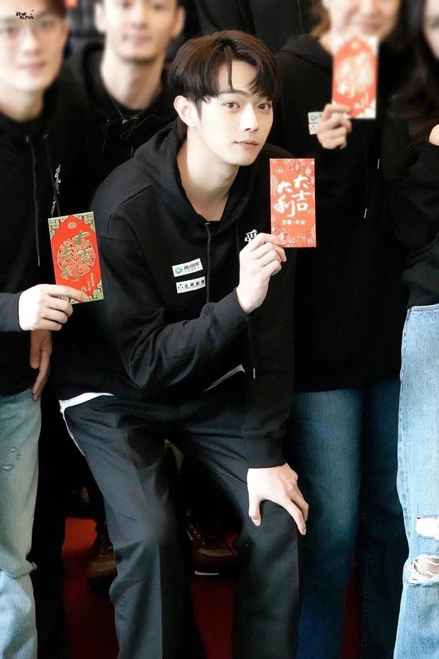 Xuất hiện bên người tình màn ảnh Hứa Khải, Dương Mịch lộ tóc thưa, mặt già-8