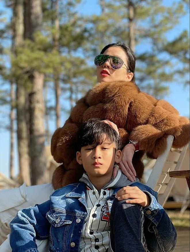 Đại gia Đức Huy có mặt tại nơi vợ cũ Lệ Quyên và tình trẻ kém 12 tuổi đang đi du lịch-4