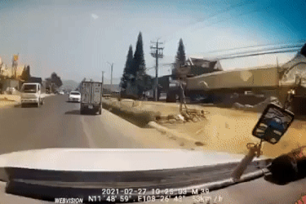 Nghệ An: Xe lao xuống vực, 1 cán bộ thanh tra tử nạn, 2 người thương nặng-5