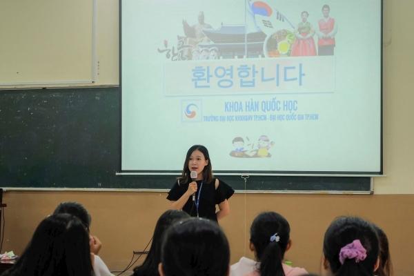 Vụ 11 giảng viên nghỉ việc: Trưởng khoa Hàn Quốc học giải trình gì?-3