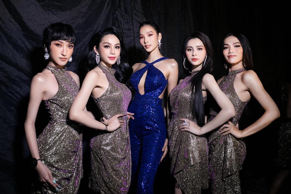 Cặp Á hậu Hoàng Thùy - Tường Vi bằng mặt không bằng lòng?-4