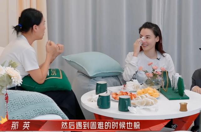 Trương Bá Chi bật khóc khi nhắc tới 3 con trai-4