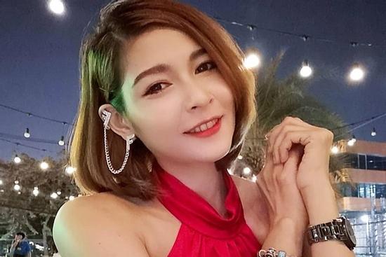 Nữ tiếp viên Thái Lan qua đời sau khi phục vụ rượu