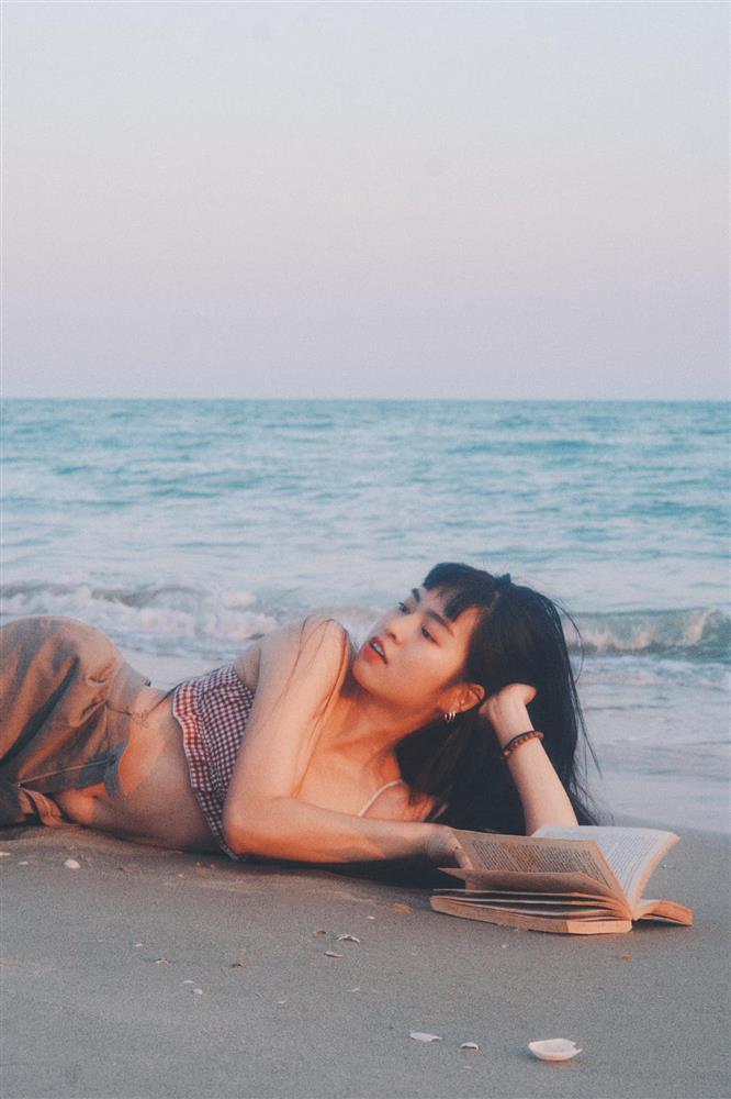 Khánh Vân (Mắt Biếc) lột xác với vòng 1 căng đầy, kéo khóa quần lấp ló nội y-2