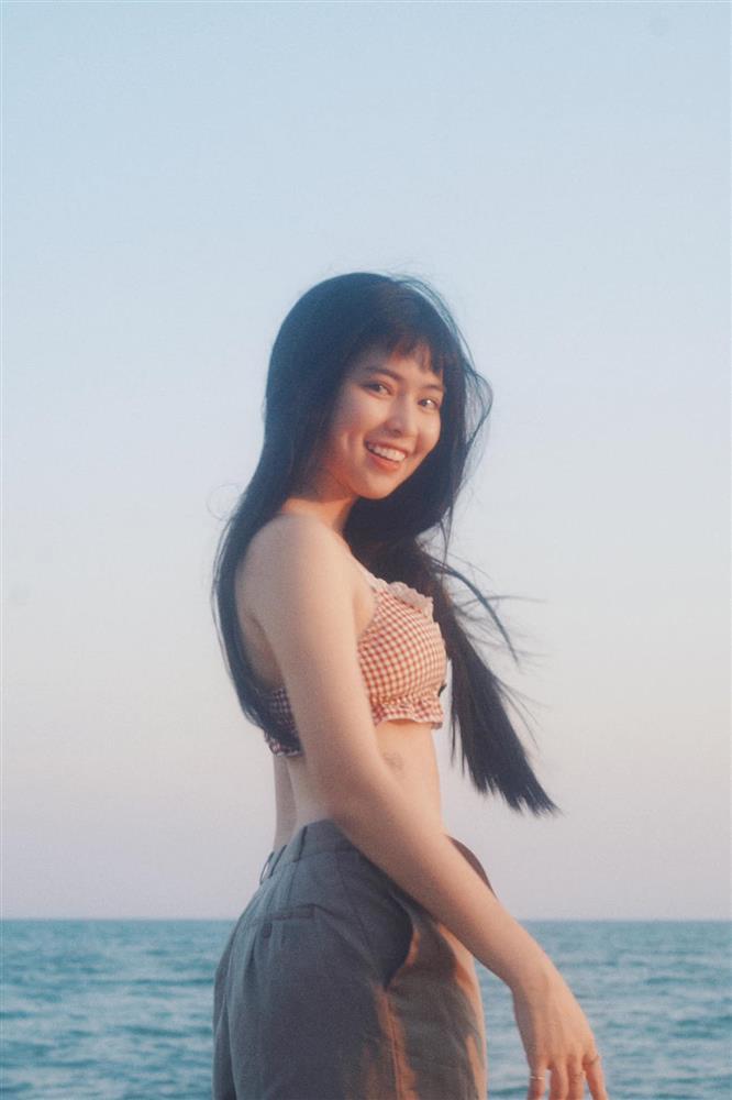 Khánh Vân (Mắt Biếc) lột xác với vòng 1 căng đầy, kéo khóa quần lấp ló nội y-4