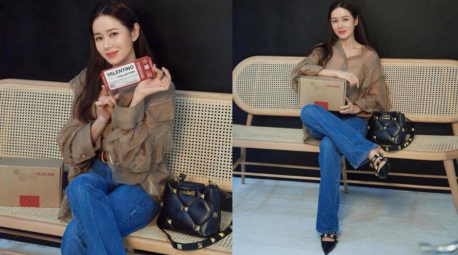 Mới đây, Son Ye Jin đăng tải hình ảnh mới khi diện set đồ đến từ nhà mốt Valentino. Cô cũng chia sẻ sẽ tham gia show thời trang của thương hiệu này vào 1/3 tới đây.