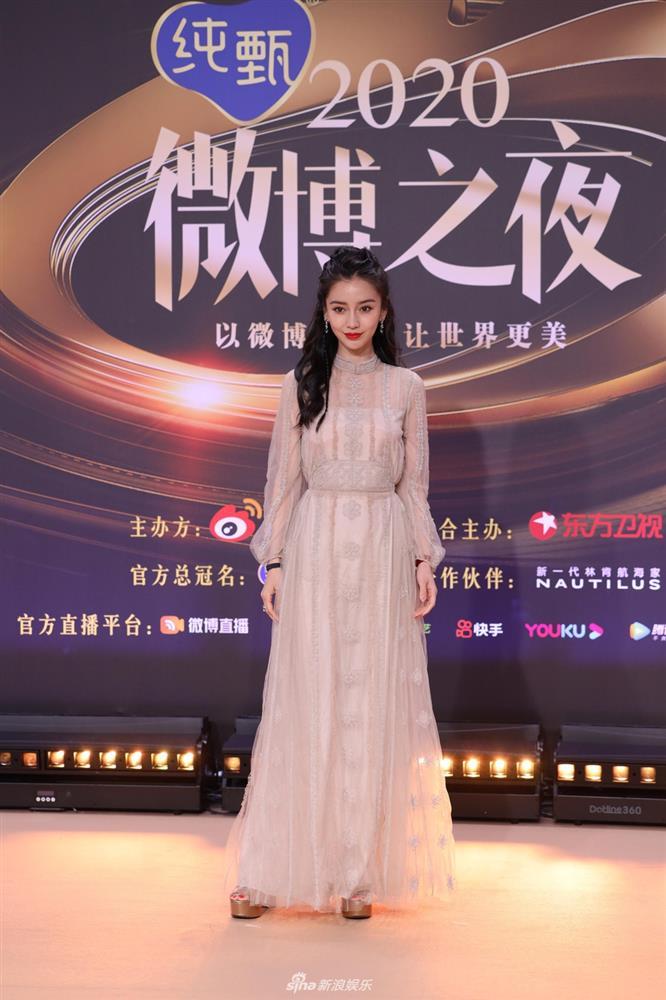 Địch Lệ Nhiệt Ba sáng rực, Châu Đông Vũ - Cúc Tịnh Y mờ nhạt trên thảm đỏ-8