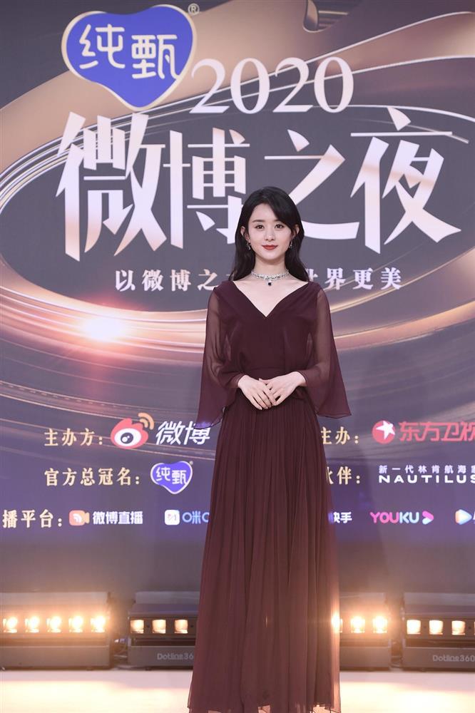 Địch Lệ Nhiệt Ba sáng rực, Châu Đông Vũ - Cúc Tịnh Y mờ nhạt trên thảm đỏ-11