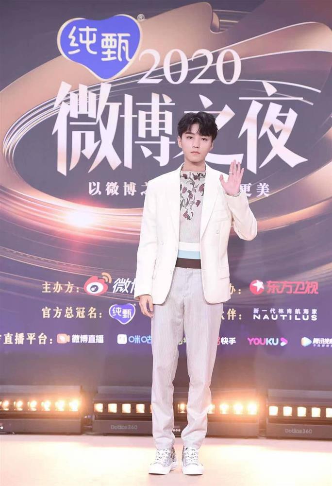 Địch Lệ Nhiệt Ba sáng rực, Châu Đông Vũ - Cúc Tịnh Y mờ nhạt trên thảm đỏ-12