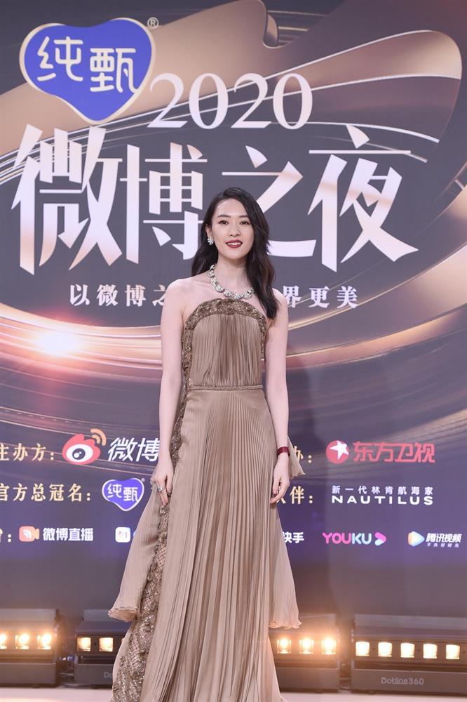 Địch Lệ Nhiệt Ba sáng rực, Châu Đông Vũ - Cúc Tịnh Y mờ nhạt trên thảm đỏ-16