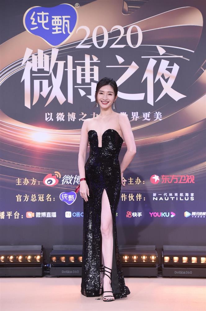 Địch Lệ Nhiệt Ba sáng rực, Châu Đông Vũ - Cúc Tịnh Y mờ nhạt trên thảm đỏ-22