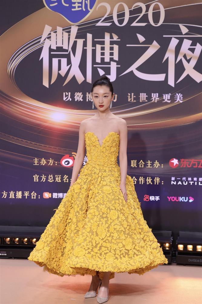 Địch Lệ Nhiệt Ba sáng rực, Châu Đông Vũ - Cúc Tịnh Y mờ nhạt trên thảm đỏ-2