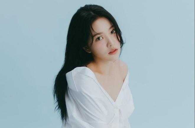 Ca sĩ Hàn bị chỉ trích vì mặc váy y tá quá ngắn-2