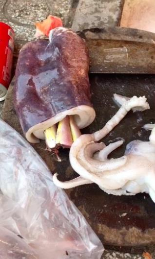 Mua mực ở Vũng Tàu, cô gái tố bị người bán lừa với mánh khóe siêu tinh vi-1