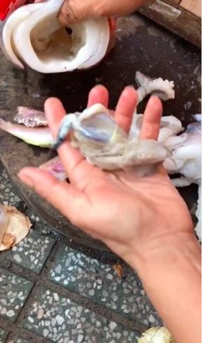 Mua mực ở Vũng Tàu, cô gái tố bị người bán lừa với mánh khóe siêu tinh vi-3