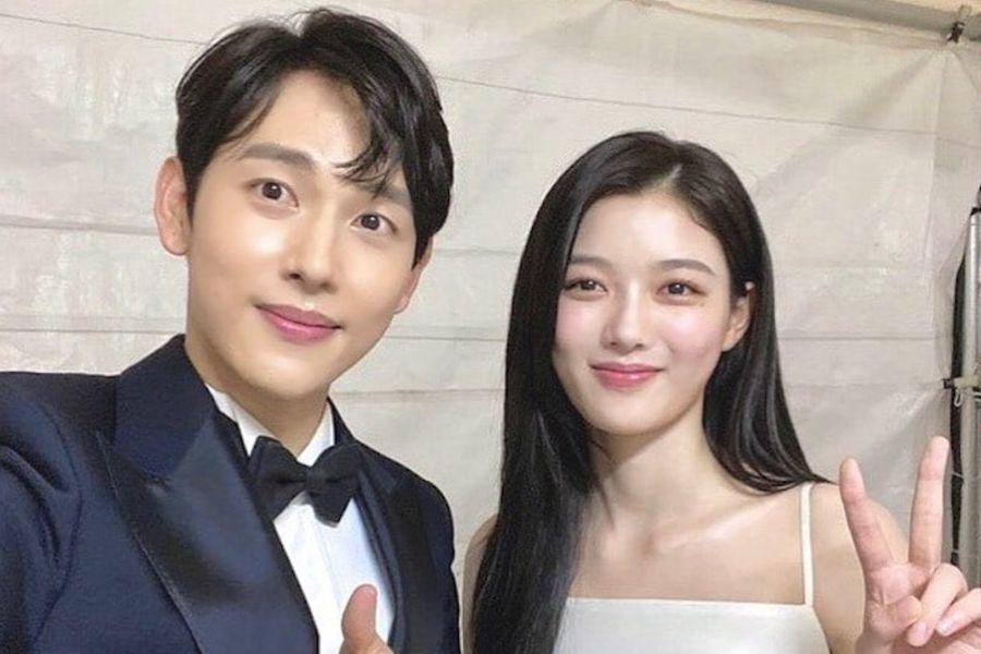 Im Siwan đã gửi một xe đồ uống tới phim trường “Hong Chun Gi” để ủng hộ nữ diễn viên Kim Yoo Jun. Trước đó cả hai cùng góp mặt trong phim “The Moon Embracing The Sun”.