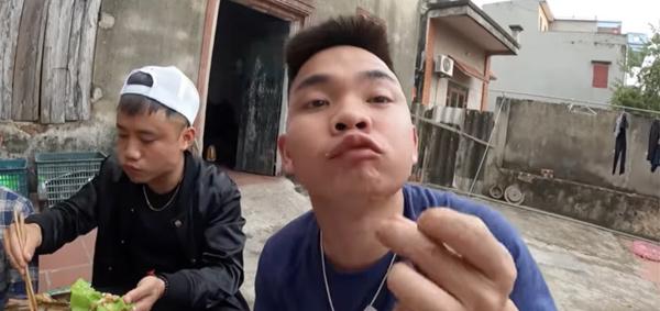 Bà Tân Vlog làm món ăn cầu kỳ vẫn bị người xem quay lưng-4