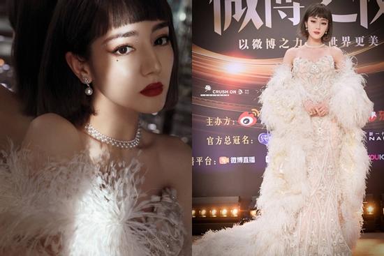 Địch Lệ Nhiệt Ba hóa đại tiểu thư thượng lưu thời phục cổ đẹp 'chấn động' thảm đỏ