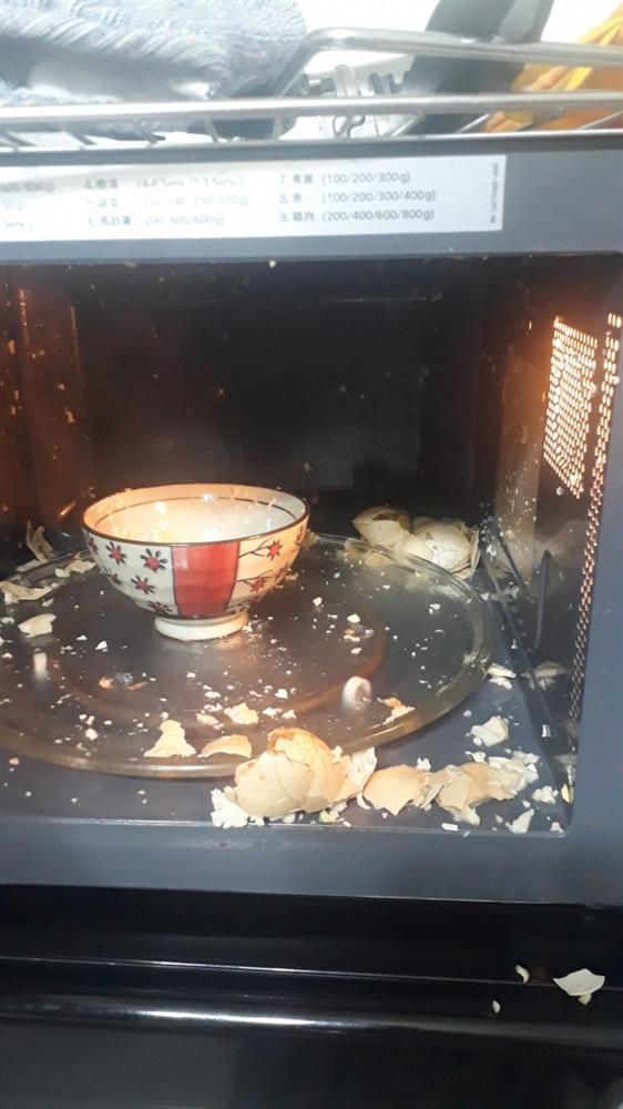 Nàng dâu cho chè lam vào lò vi sóng quay nóng, kết quả chết cười-6