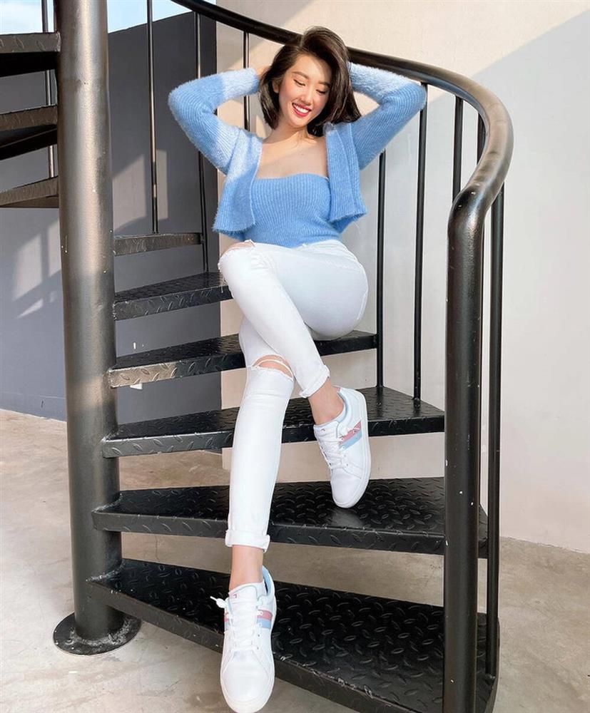 Đụng hàng set áo lông: Ngọc Trinh - Chi Pu khoe eo thon, Kaity hack dáng hiệu quả-10