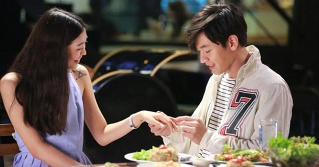 Giữa đám hỏi xa hoa, mẹ chồng nhận được cuộc gọi, bà liền tát tôi rồi hủy cưới ngay-1