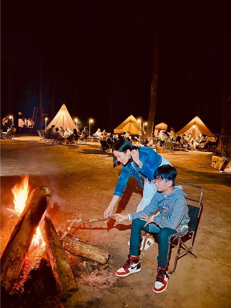 Lâm Bảo Châu khoe ảnh bên mẹ con Lệ Quyên như một gia đình-4