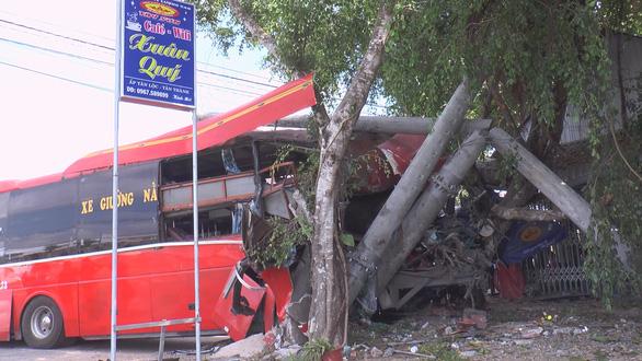 Xe khách đâm nhóm xe đạp, 3 người chết, 2 người thương nặng-2