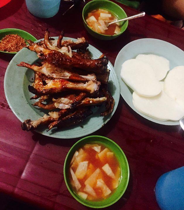 Ăn một lúc hết 10 chiếc chân gà, cô gái bị bạn trai đá vì không đủ sức nuôi-1