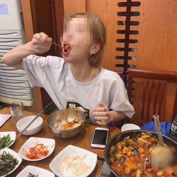 Ăn một lúc hết 10 chiếc chân gà, cô gái bị bạn trai đá vì không đủ sức nuôi-2