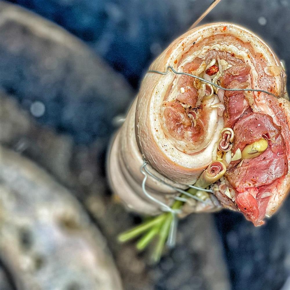 Làm heo quay cuộn da giòn thơm ngon-6